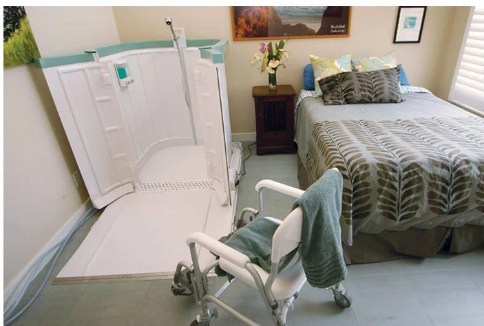 cuándo necesitas ducha portátil en casa con silla